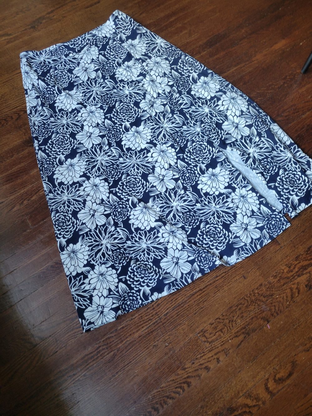 Talbots Women's Navy White Floral Maxi Skirt Slit Style Sz M Casual Church Wear - Picture 4 of 17